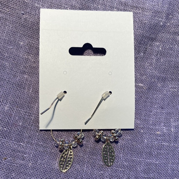 Dotted leaf bead hoop earrings - Picture 2 of 2